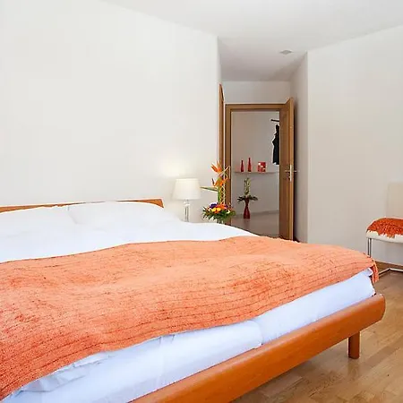 Sleeps 8 Wifi 로이커바드